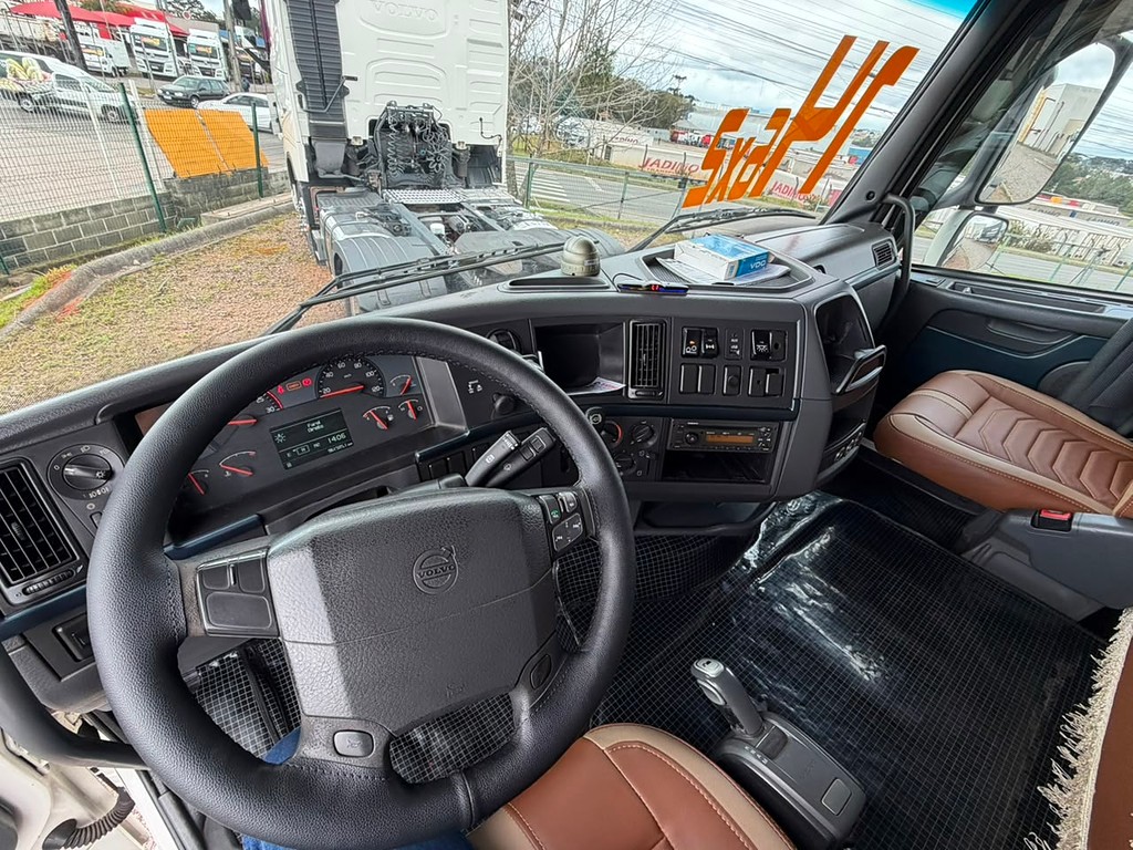 Caminhão VOLVO FH 460 Cavalo Mecânico ANO 2014 de Geração Caminhões e Carretas no Paraná