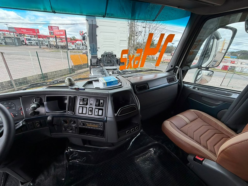 Caminhão VOLVO FH 460 Cavalo Mecânico ANO 2014 de Geração Caminhões e Carretas no Paraná