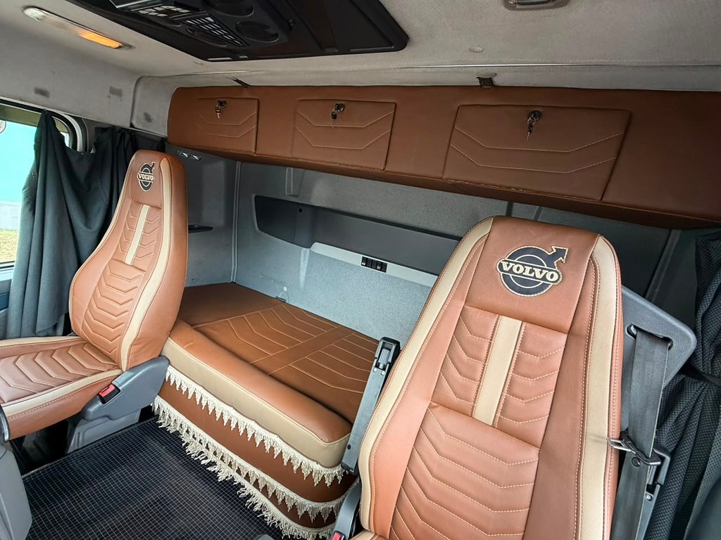 Caminhão VOLVO FH 460 Cavalo Mecânico ANO 2014 de Geração Caminhões e Carretas no Paraná