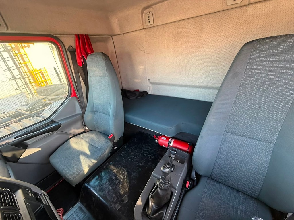 Caminhão VOLVO VM 260 Baú Sider ANO 2011 de Geração Caminhões e Carretas no Paraná