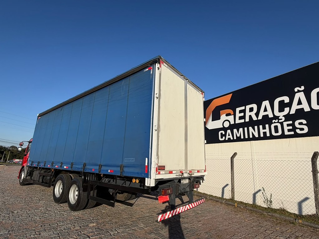 Caminhão VOLVO VM 260 Baú Sider ANO 2011 de Geração Caminhões e Carretas no Paraná