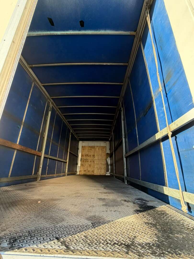 Caminhão VOLVO VM 260 Baú Sider ANO 2011 de Geração Caminhões e Carretas no Paraná