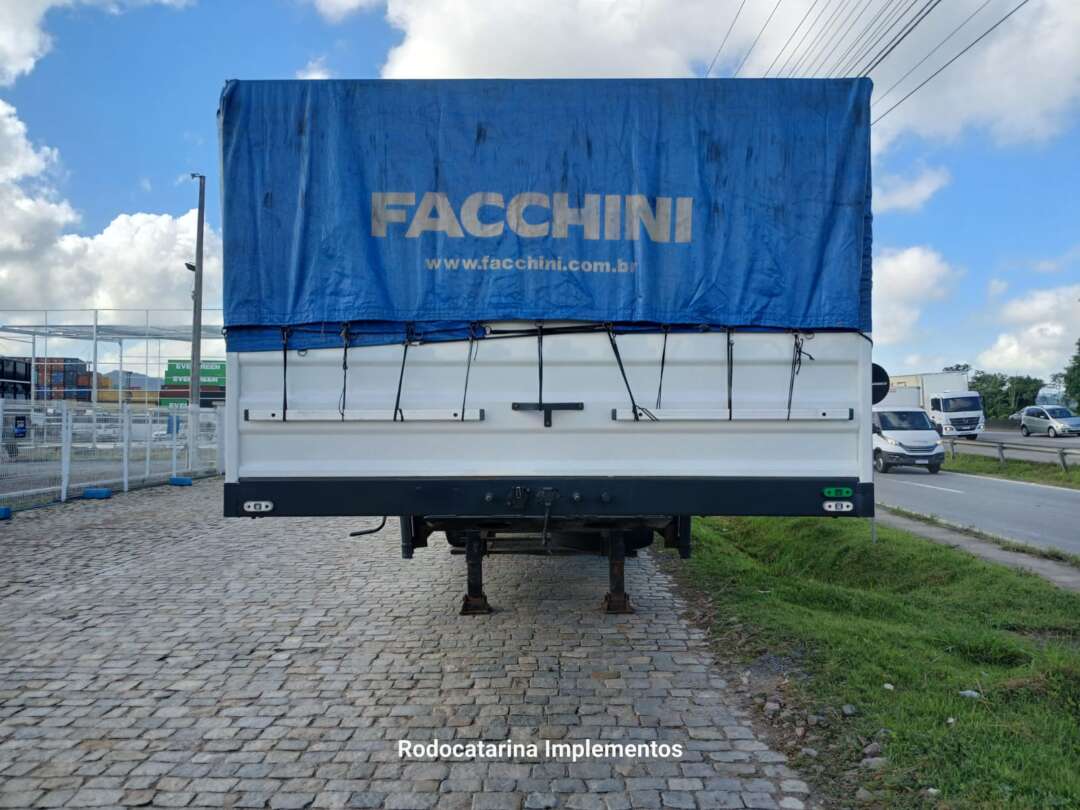 Carreta SEMI-REBOQUE GRANELEIRO Facchini ANO 2022 1+1+1 Vanderleia de Rodocatarina Implementos LTDA na Santa Catarina