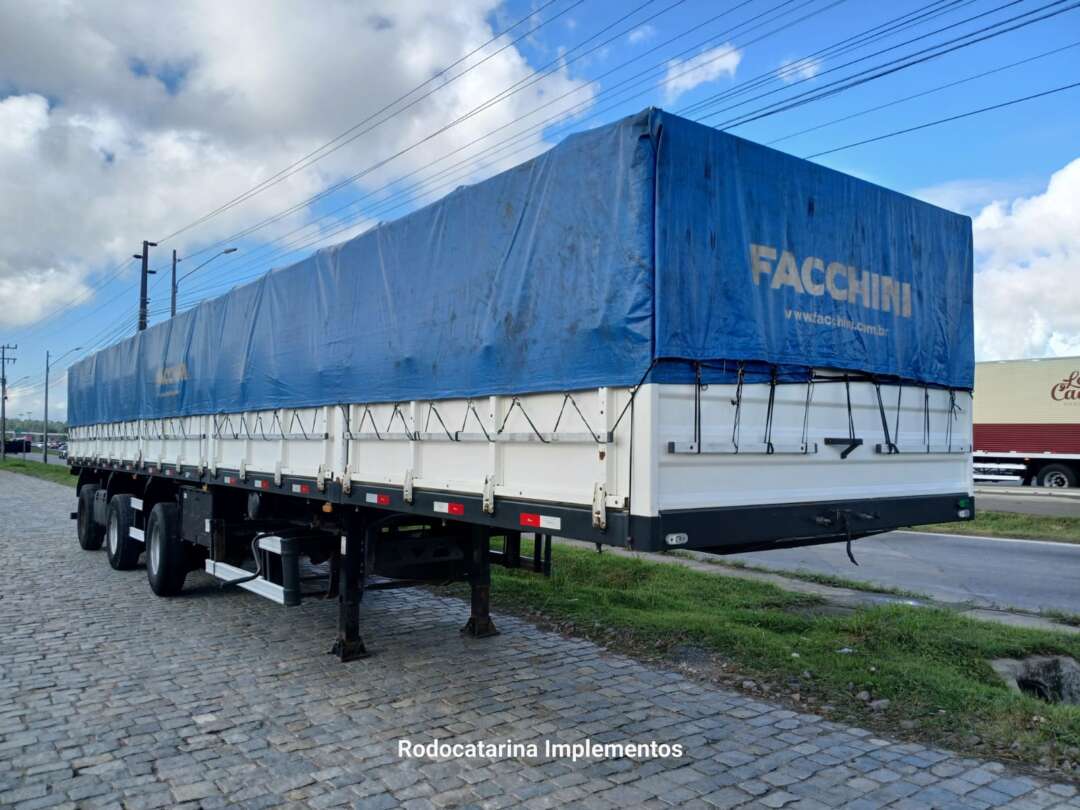 Carreta SEMI-REBOQUE GRANELEIRO Facchini ANO 2022 1+1+1 Vanderleia de Rodocatarina Implementos LTDA na Santa Catarina