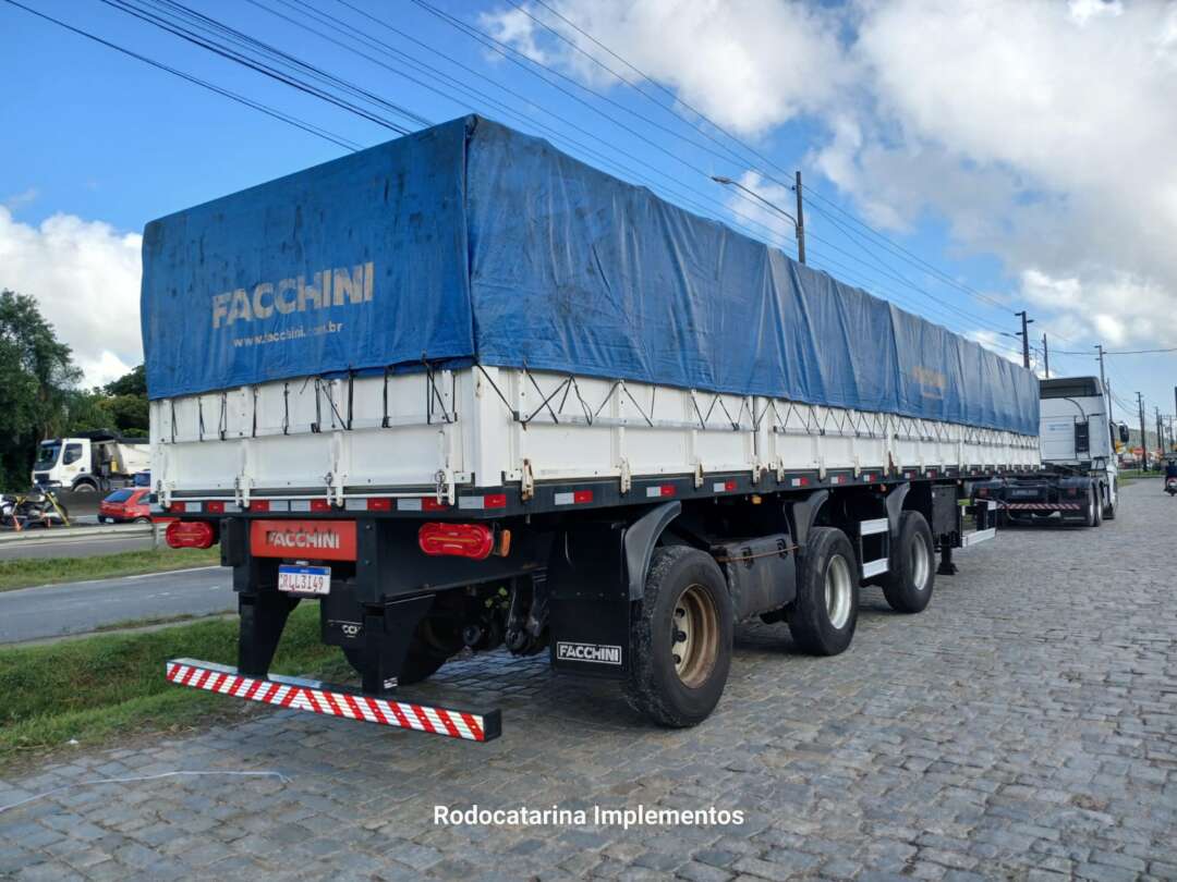 Carreta SEMI-REBOQUE GRANELEIRO Facchini ANO 2022 1+1+1 Vanderleia de Rodocatarina Implementos LTDA na Santa Catarina