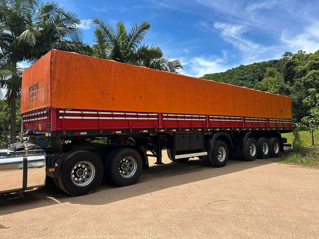 Carreta SEMI-REBOQUE GRANELEIRO Librelato ANO 2023 4 Eixos de Rodocatarina Implementos LTDA na Santa Catarina