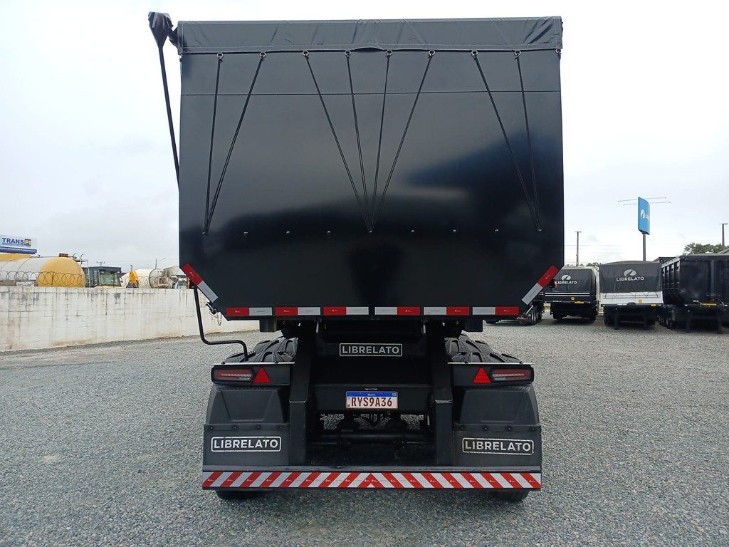 Carreta SEMI-REBOQUE BASCULANTE Librelato ANO 2024 4 Eixos de Rodocatarina Implementos LTDA na Santa Catarina
