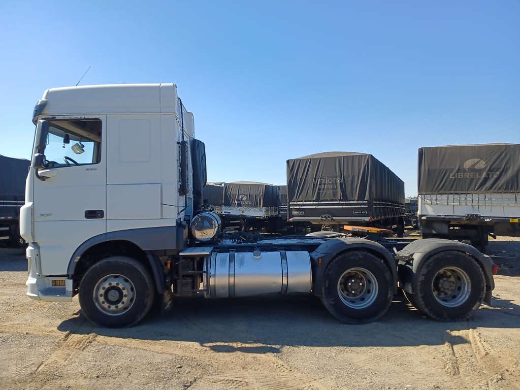 Caminhão DAF XF 530 Cavalo Mecânico ANO 2021 de Rodocatarina Implementos LTDA na Santa Catarina