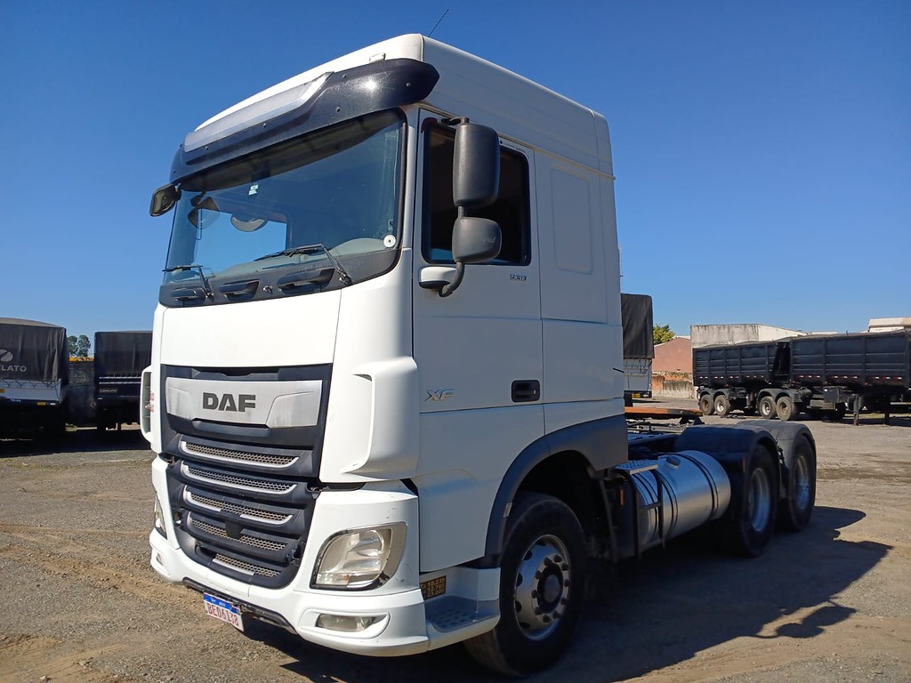Caminhão DAF XF 530 Cavalo Mecânico ANO 2021 de Rodocatarina Implementos LTDA na Santa Catarina