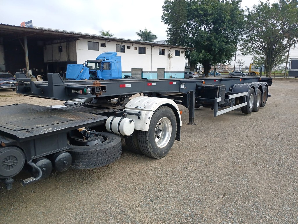 Carreta SEMI-REBOQUE PORTA-CONTAINER Rodofort ANO 2024 3 Eixos de Rodocatarina Implementos LTDA na Santa Catarina