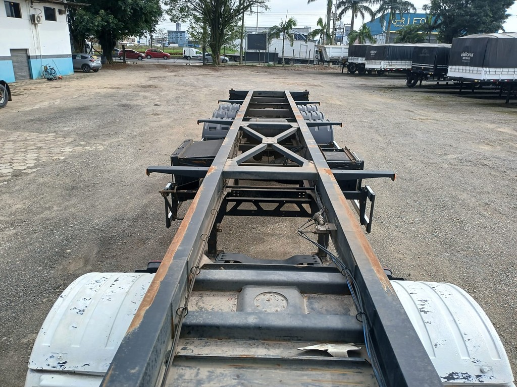 Carreta SEMI-REBOQUE PORTA-CONTAINER Rodofort ANO 2024 3 Eixos de Rodocatarina Implementos LTDA na Santa Catarina
