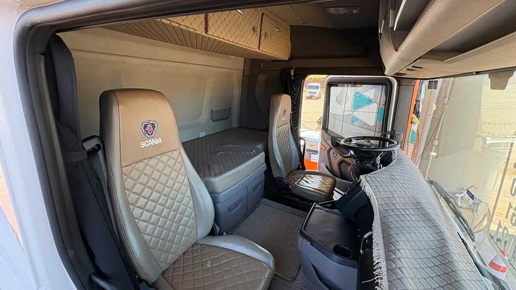 Caminhão SCANIA 450 Cavalo Mecânico ANO 2021 de Art Transportes Rodoviários LTDA no Paraná