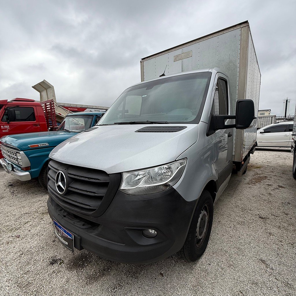 Caminhão MERCEDES BENZ SPRINTER Baú Furgão ANO 2021 de Sizanoski Caminhões no Paraná