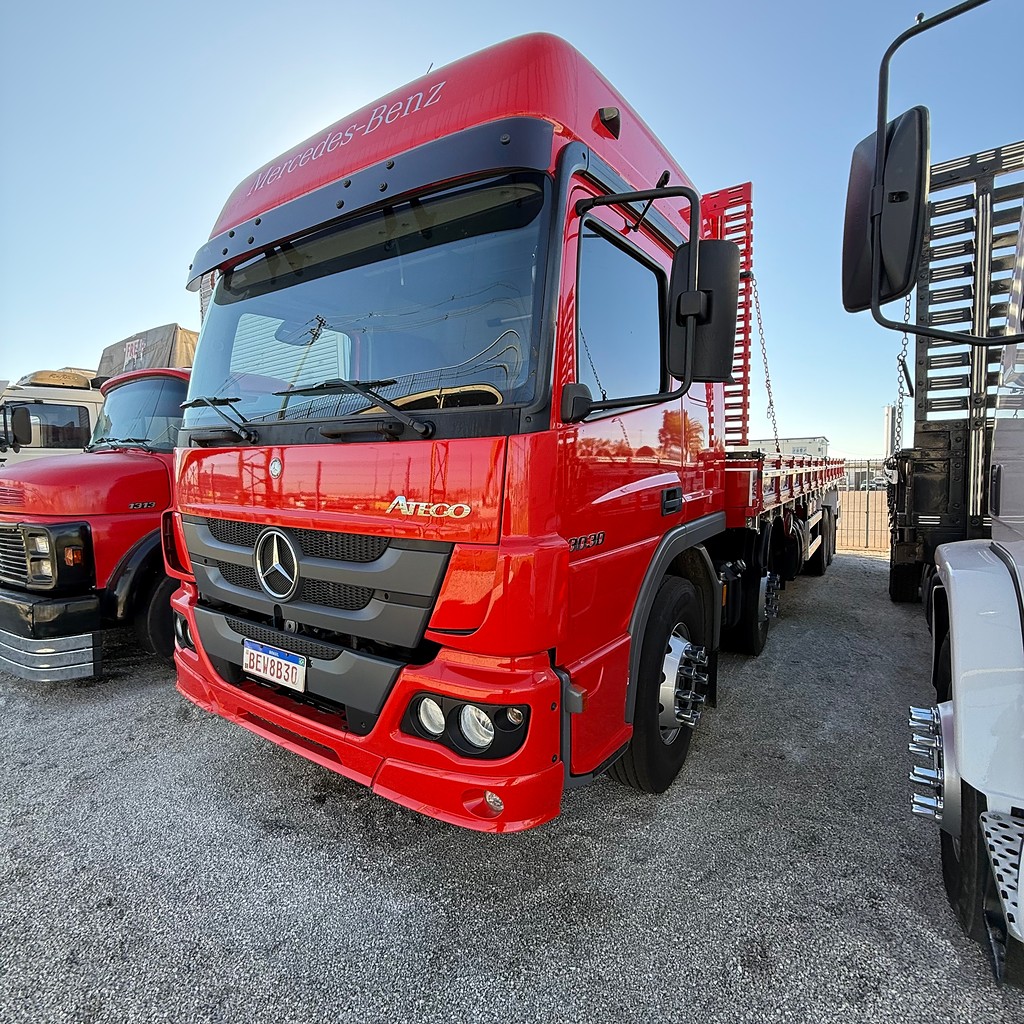 Caminhão MERCEDES BENZ MB 3030 Carroceria ANO 2021 de Sizanoski Caminhões no Paraná