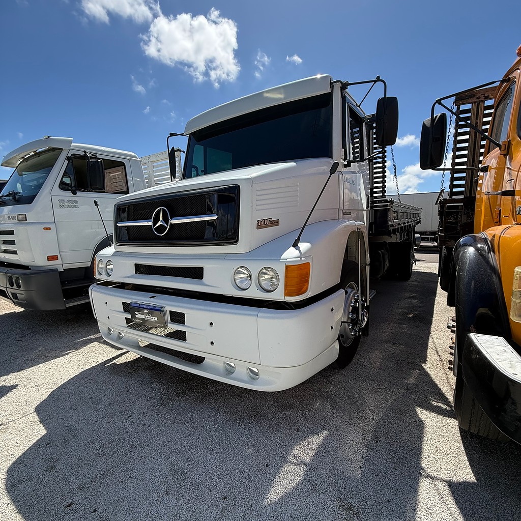 Caminhão MERCEDES BENZ MB 1218 Carroceria ANO 2002 de Sizanoski Caminhões no Paraná