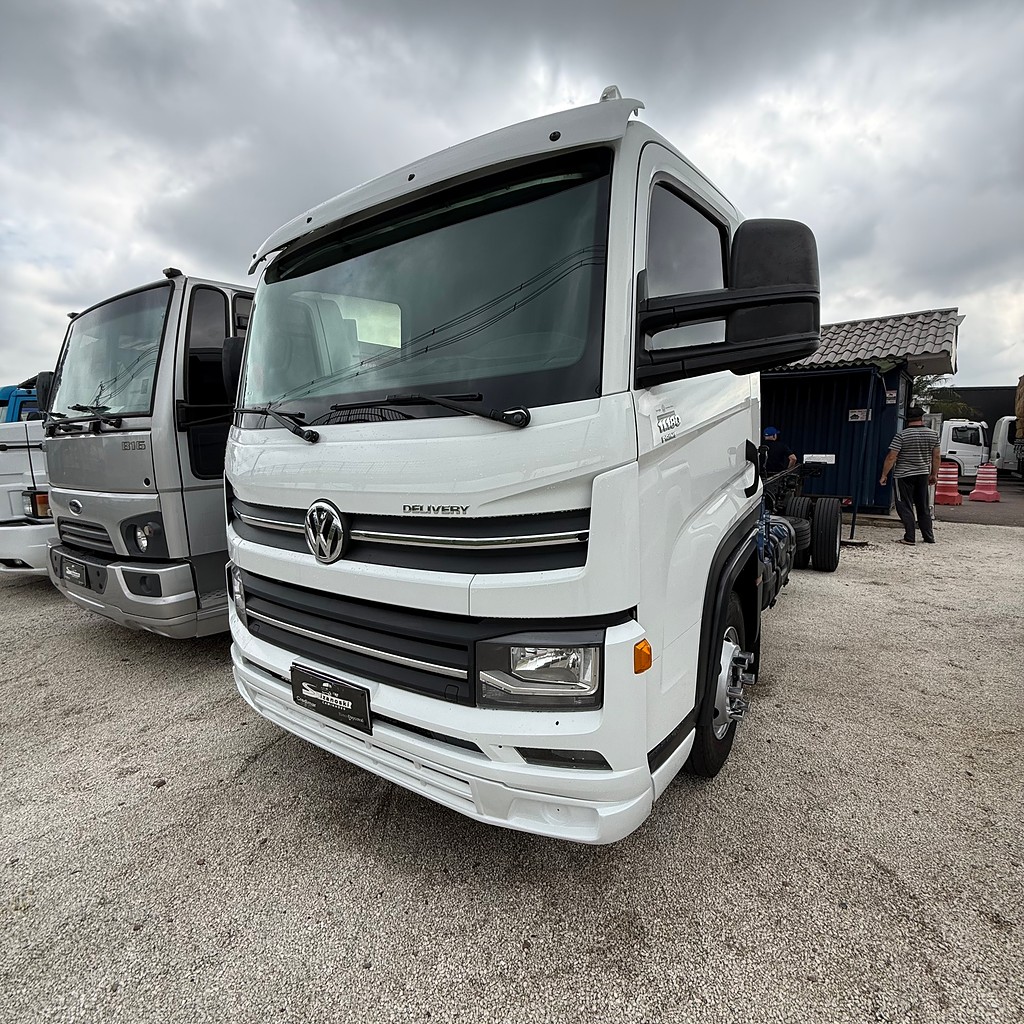 Caminhão VOLKSWAGEN VW 11180 Chassis ANO 2022 de Sizanoski Caminhões no Paraná