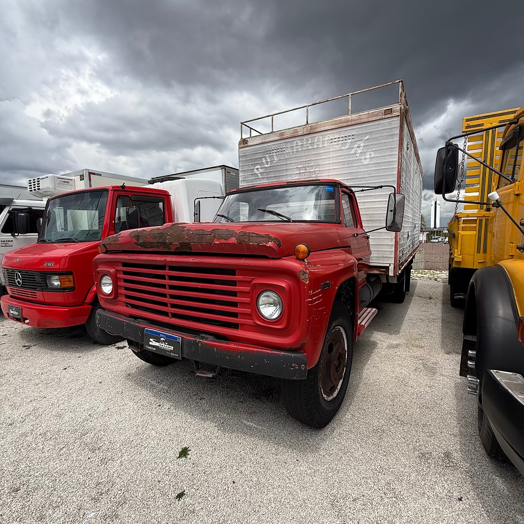 Caminhão FORD F-600 Baú Furgão ANO 1983 de Sizanoski Caminhões no Paraná