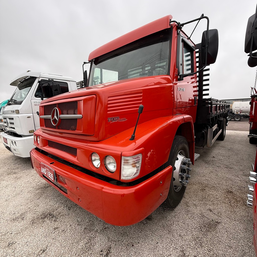 Caminhão MERCEDES BENZ MB 1318 Carroceria ANO 2006 de Sizanoski Caminhões no Paraná