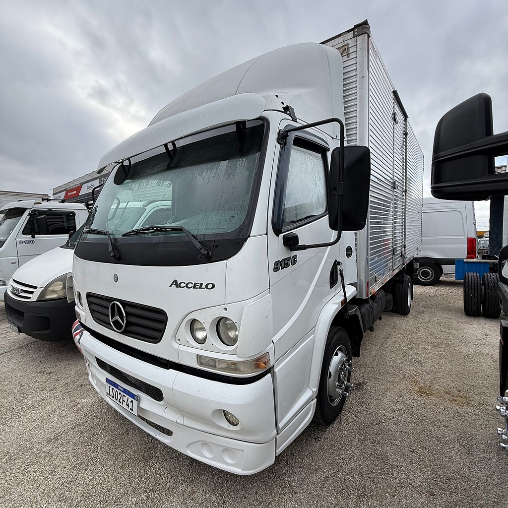 Caminhão MERCEDES BENZ MB 915 Baú Furgão ANO 2012