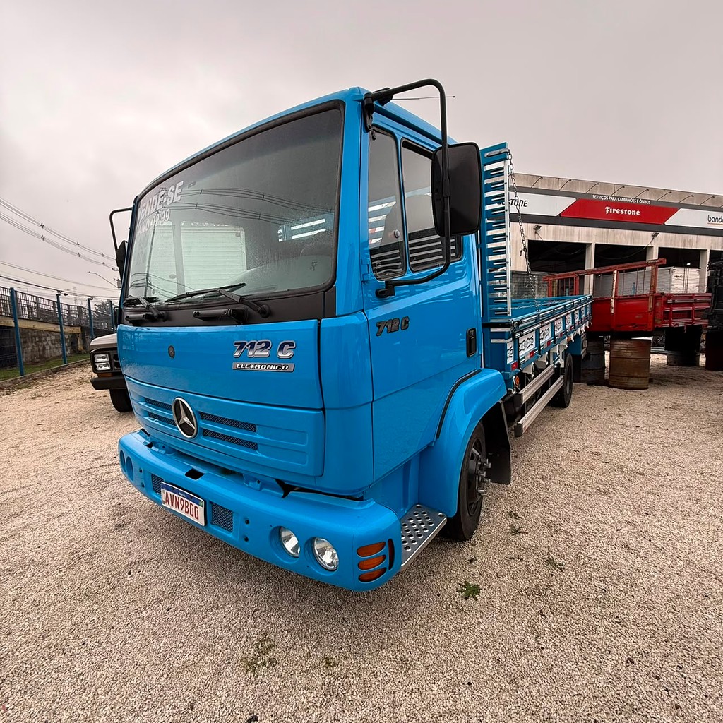 Caminhão MERCEDES BENZ MB 712 Carroceria ANO 1999 de Sizanoski Caminhões no Paraná