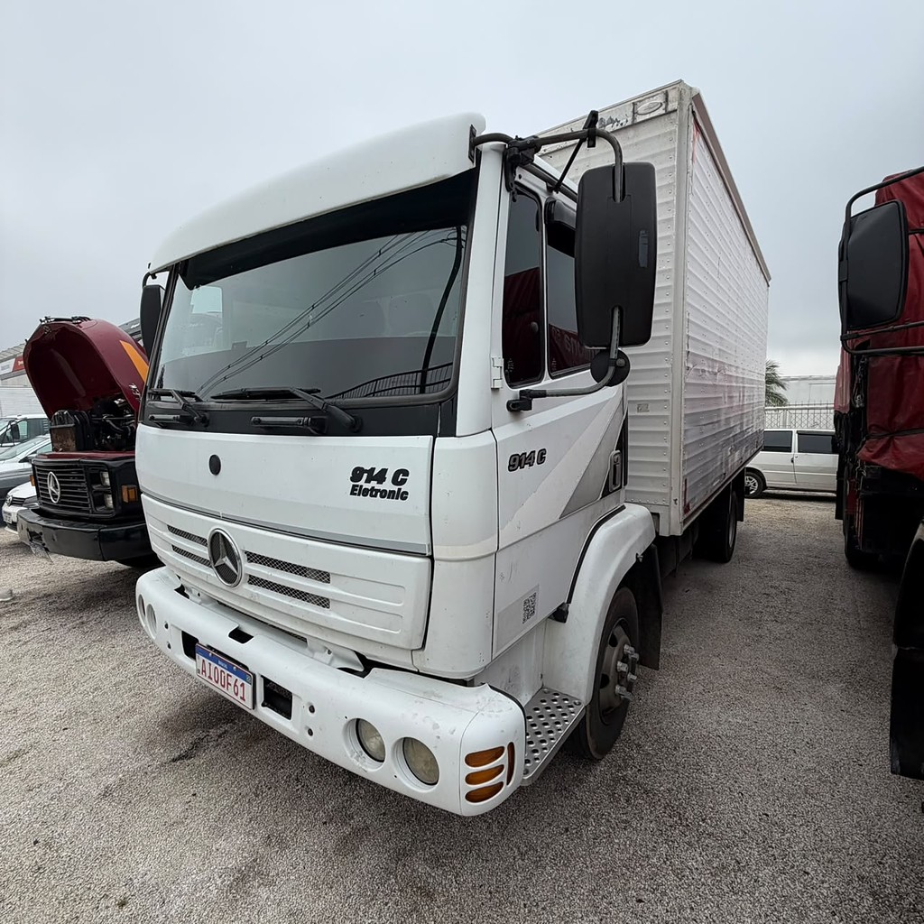 Caminhão MERCEDES BENZ MB 914 Baú Furgão ANO 1999