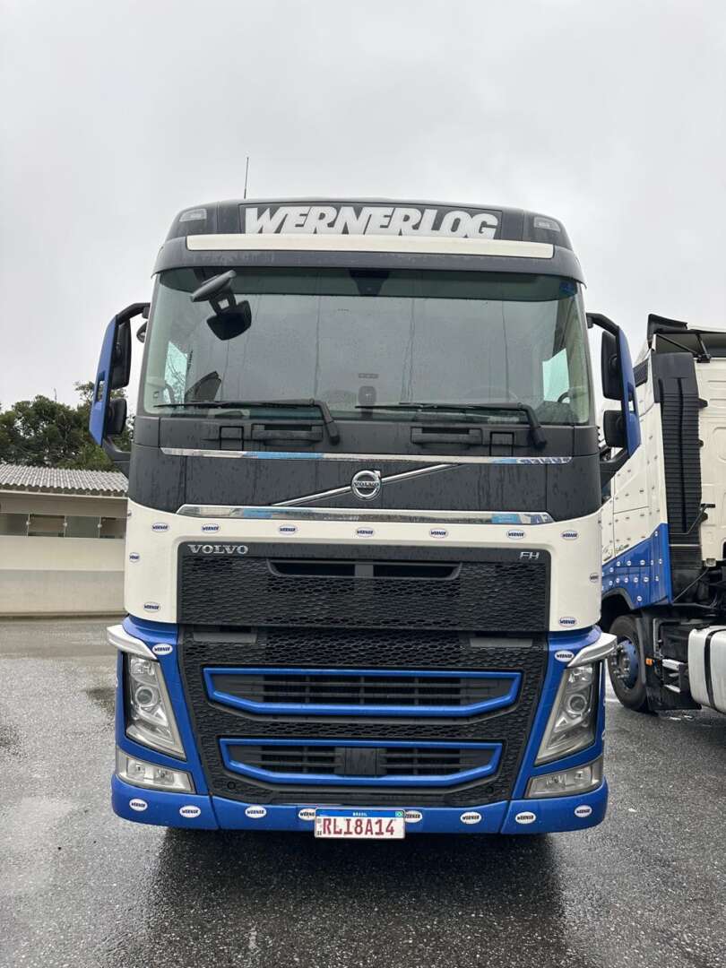 Caminhão VOLVO FH 540 Cavalo Mecânico ANO 2021 de Werner Log na Santa Catarina