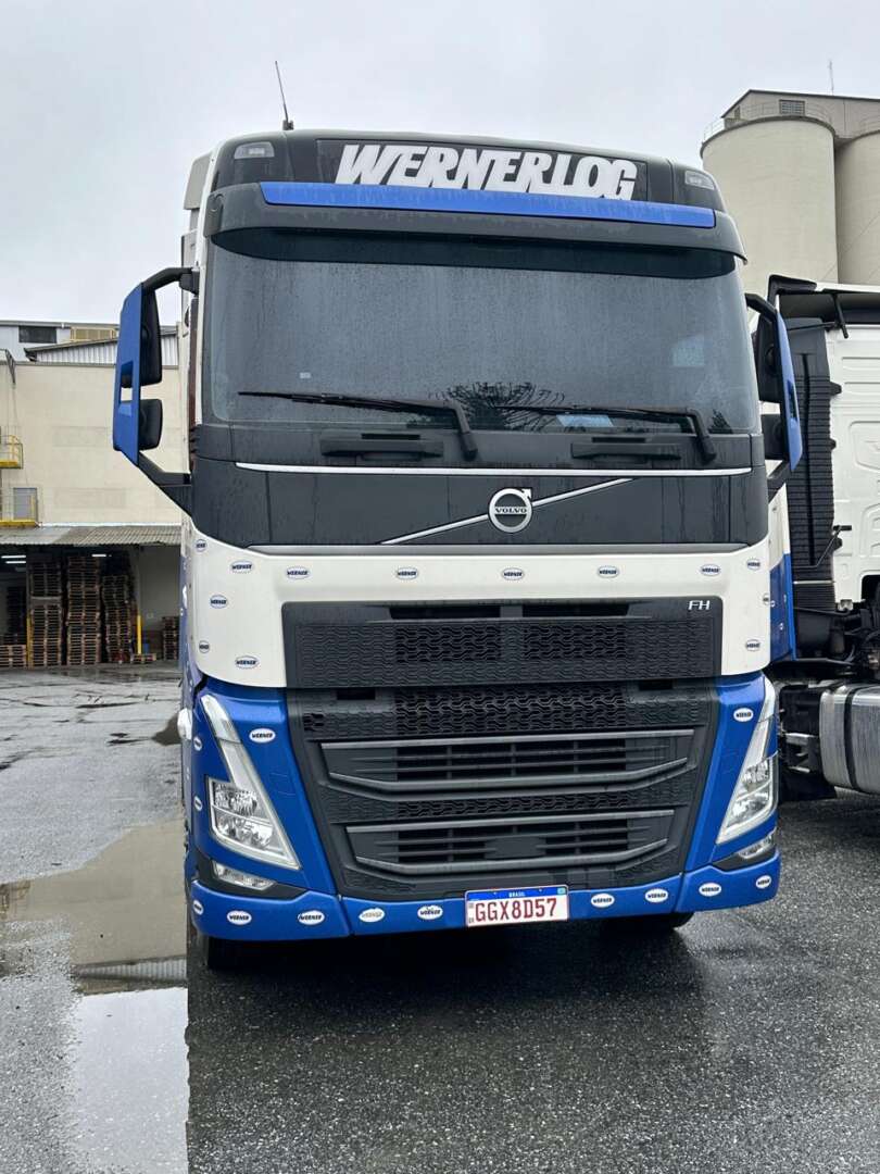 Caminhão VOLVO FH 540 Cavalo Mecânico ANO 2022 de Werner Log na Santa Catarina