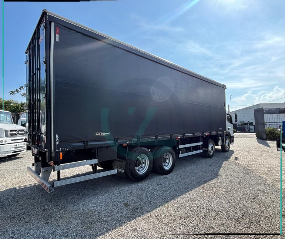 Caminhão MERCEDES BENZ MB 3030 Baú Sider ANO 2018 de Azzioly Caminhões em São Paulo