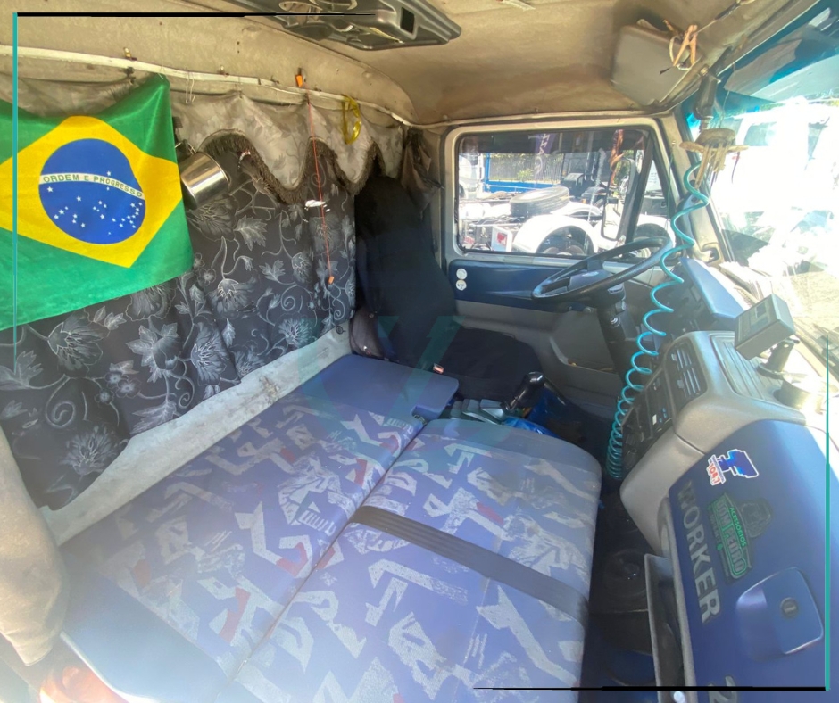 Caminhão VOLKSWAGEN VW 24220 Grade Baixa ANO 2008 de Azzioly Caminhões em São Paulo