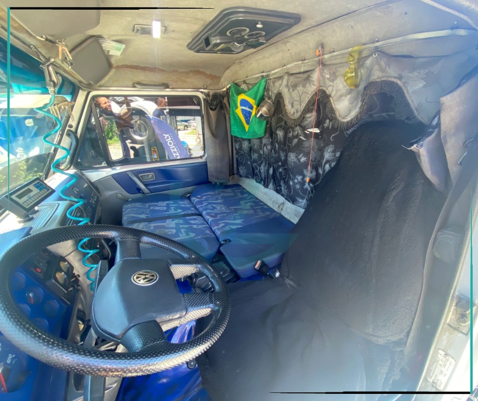 Caminhão VOLKSWAGEN VW 24220 Grade Baixa ANO 2008 de Azzioly Caminhões em São Paulo