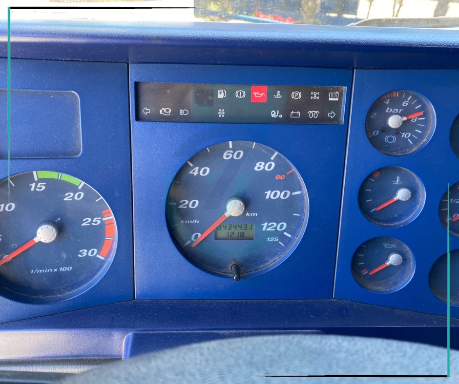 Caminhão VOLKSWAGEN VW 24220 Grade Baixa ANO 2008 de Azzioly Caminhões em São Paulo