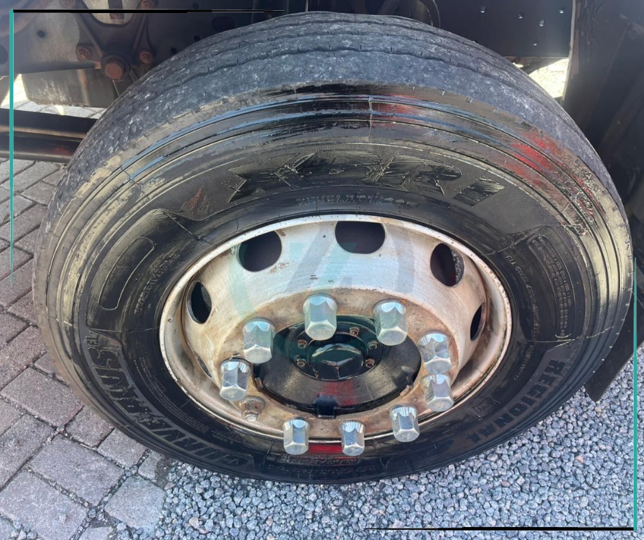 Caminhão MERCEDES BENZ MB 2426 Baú Furgão ANO 2012 de Azzioly Caminhões em São Paulo