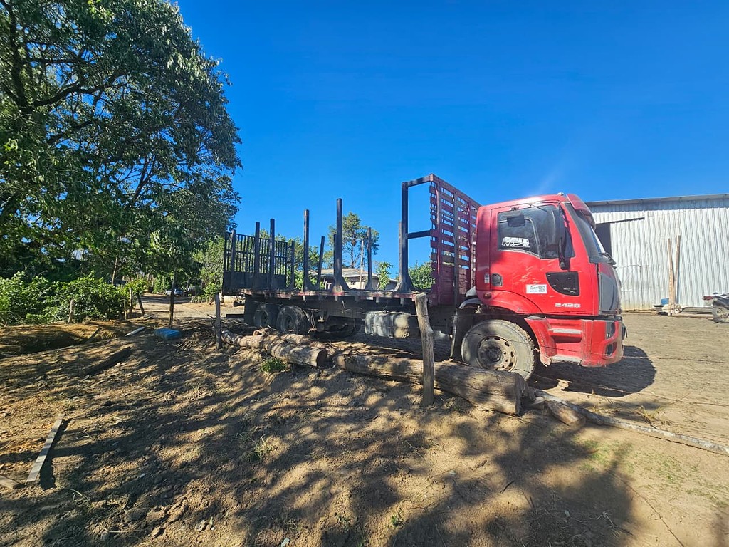 Caminhão FORD CARGO 2428 Tora Florestal ANO 2012 de Venda Truck Anuncios Reserva PR no Acre