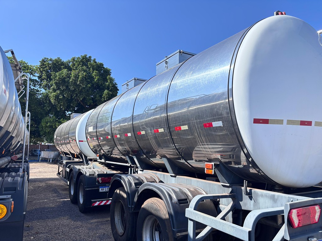 Carreta BITREM TANQUE ISOTERMICO Rhodoss ANO 2008 1 Eixo de 13 Caminhões em São Paulo