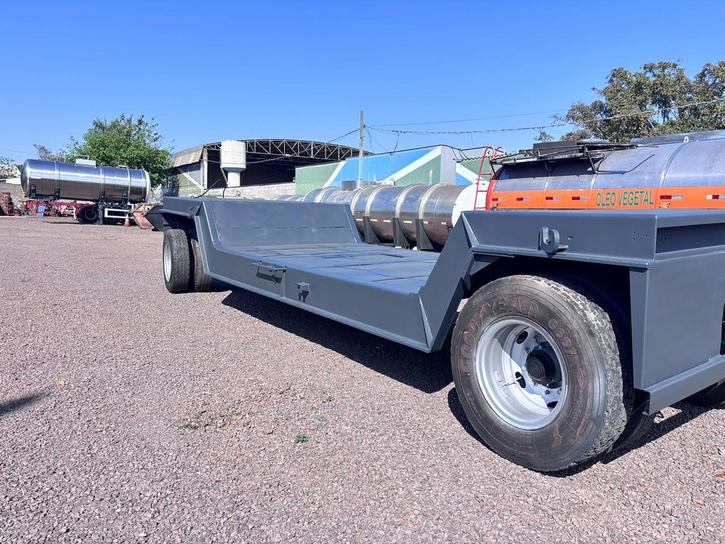 Carreta SEMI-REBOQUE PRANCHA Randon ANO 2002 1 Eixo de 13 Caminhões em São Paulo