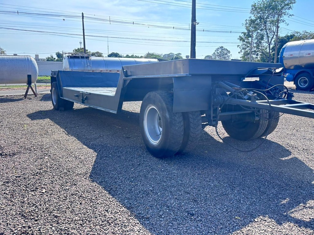 Carreta SEMI-REBOQUE PRANCHA Randon ANO 2002 1 Eixo de 13 Caminhões em São Paulo