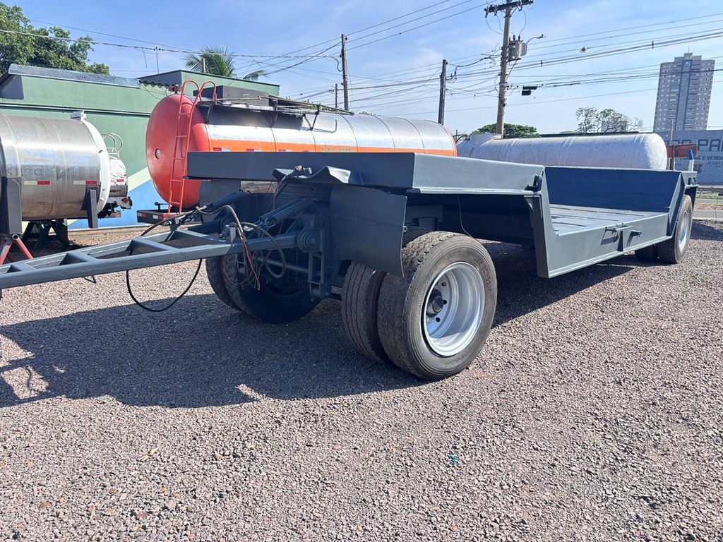 Carreta SEMI-REBOQUE PRANCHA Randon ANO 2002 1 Eixo de 13 Caminhões em São Paulo