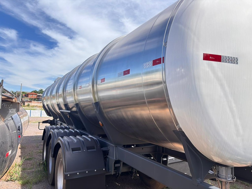 Carreta SEMI-REBOQUE TANQUE INOX Liess ANO 2007 3 Eixos de 13 Caminhões em São Paulo