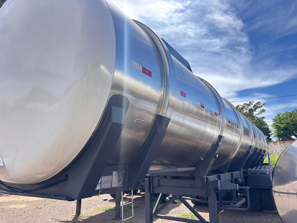 Carreta SEMI-REBOQUE TANQUE INOX Liess ANO 2007 3 Eixos de 13 Caminhões em São Paulo
