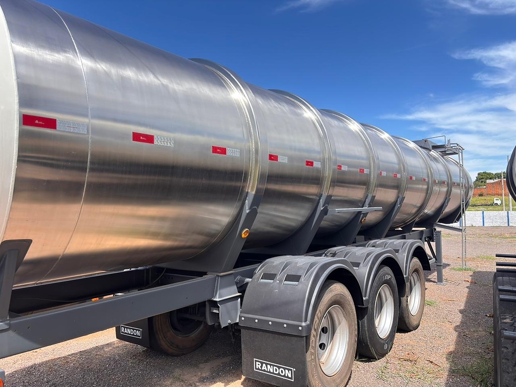 Carreta SEMI-REBOQUE TANQUE INOX Liess ANO 2007 3 Eixos de 13 Caminhões em São Paulo