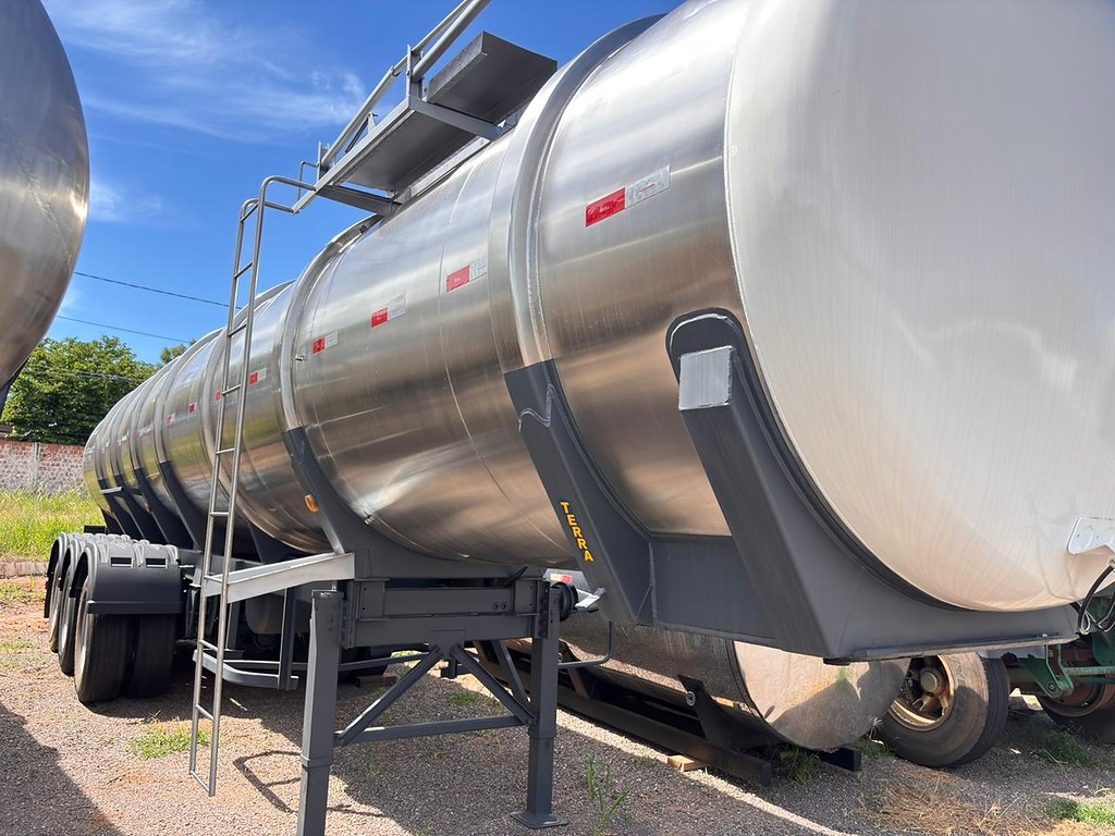 Carreta SEMI-REBOQUE TANQUE INOX Liess ANO 2007 3 Eixos de 13 Caminhões em São Paulo
