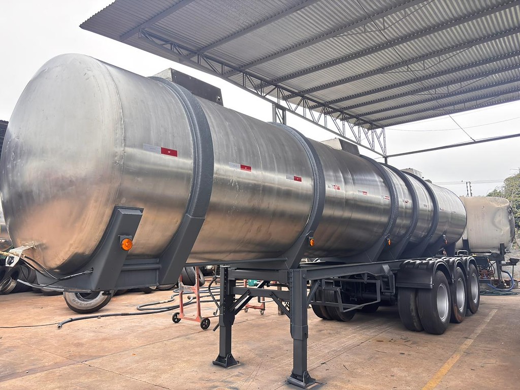 Carreta SEMI-REBOQUE TANQUE INOX Recrusul ANO 1998 3 Eixos de 13 Caminhões em São Paulo
