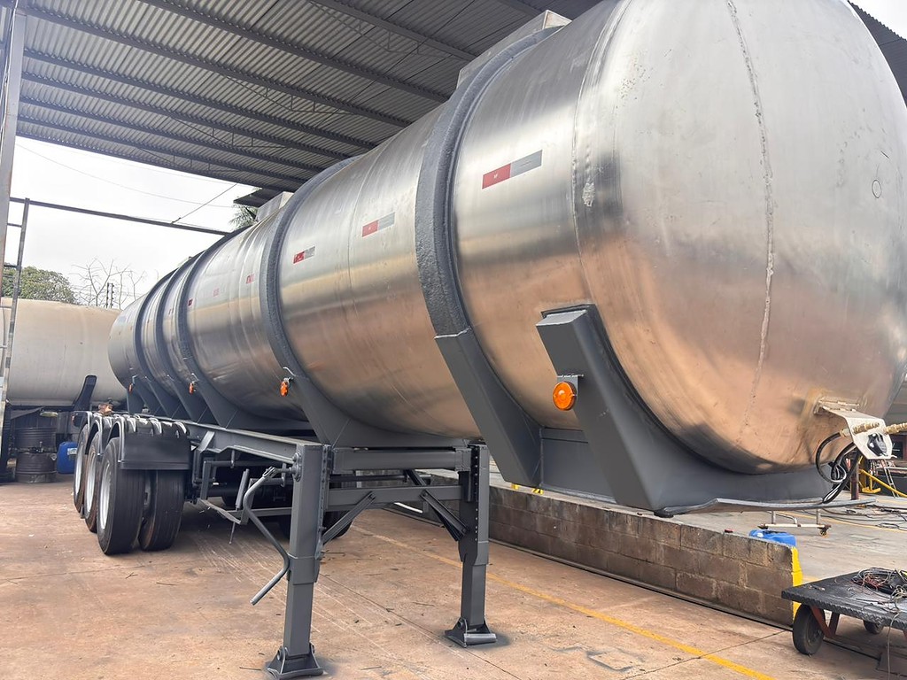 Carreta SEMI-REBOQUE TANQUE INOX Recrusul ANO 1998 3 Eixos de 13 Caminhões em São Paulo