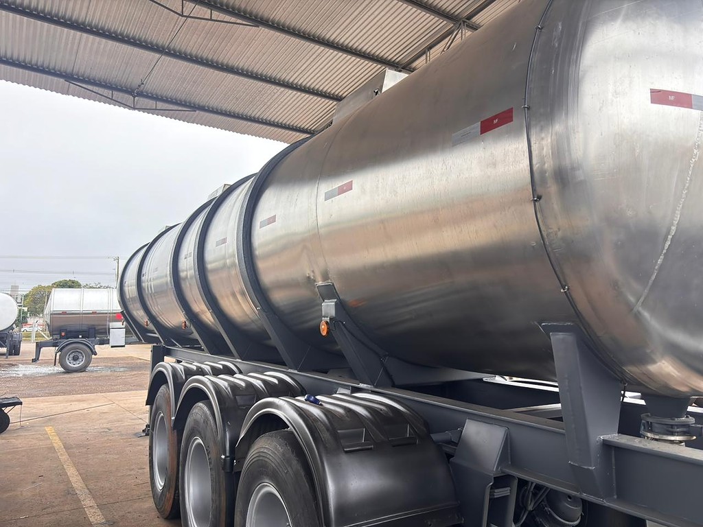 Carreta SEMI-REBOQUE TANQUE INOX Recrusul ANO 1998 3 Eixos de 13 Caminhões em São Paulo
