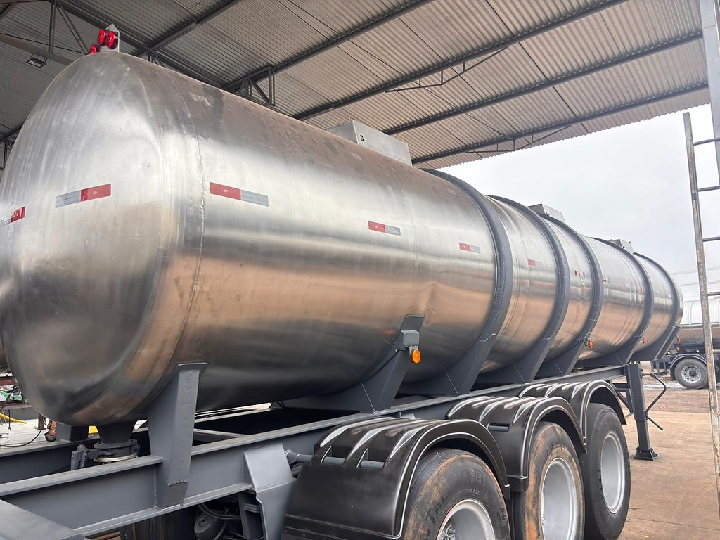 Carreta SEMI-REBOQUE TANQUE INOX Recrusul ANO 1998 3 Eixos de 13 Caminhões em São Paulo