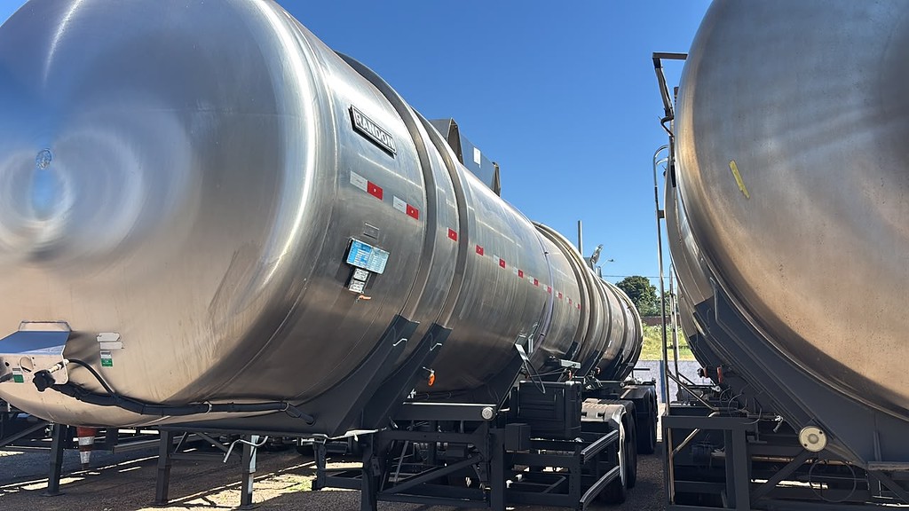Carreta BITREM TANQUE INOX Randon ANO 2010 2 Eixos de 13 Caminhões em São Paulo