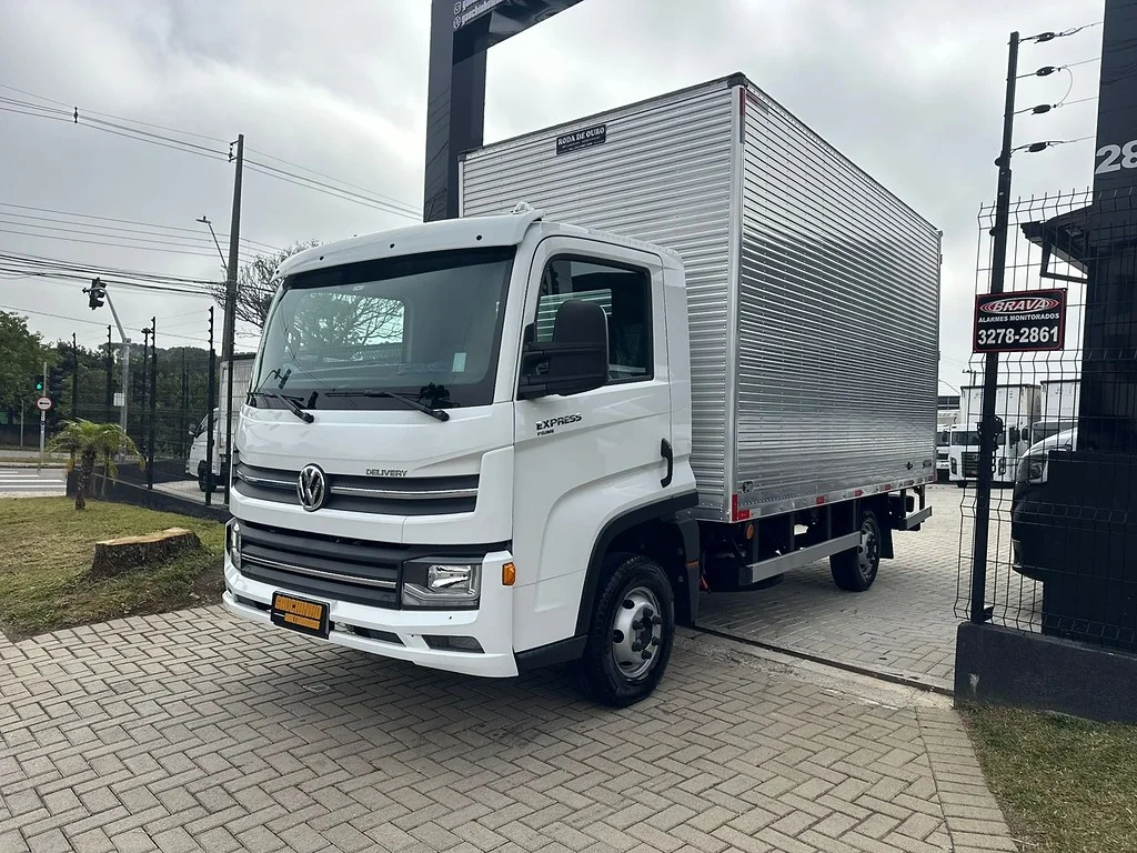 Caminhão VOLKSWAGEN DELIVERY EXPRESS Baú Furgão ANO 2025 de Gauchinho Multimarcas no Paraná