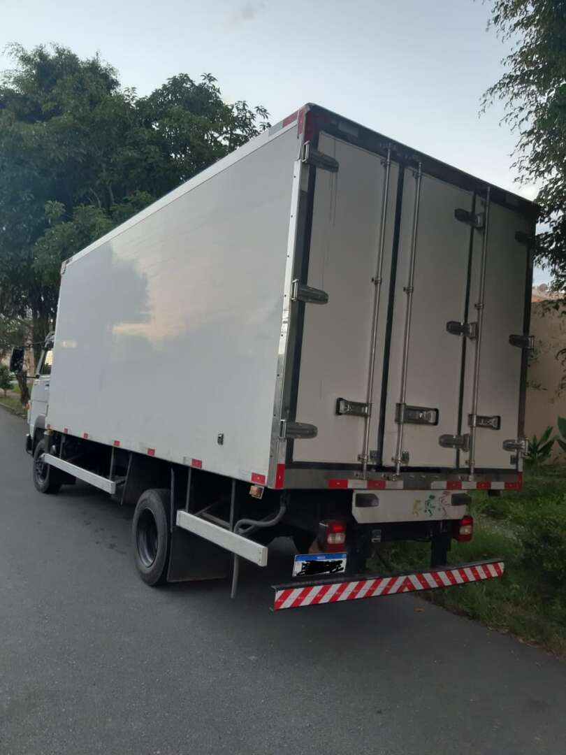 Caminhão VOLKSWAGEN VW 8160 Baú Refrigerado ANO 2013 de Lucas Alcantara em São Paulo